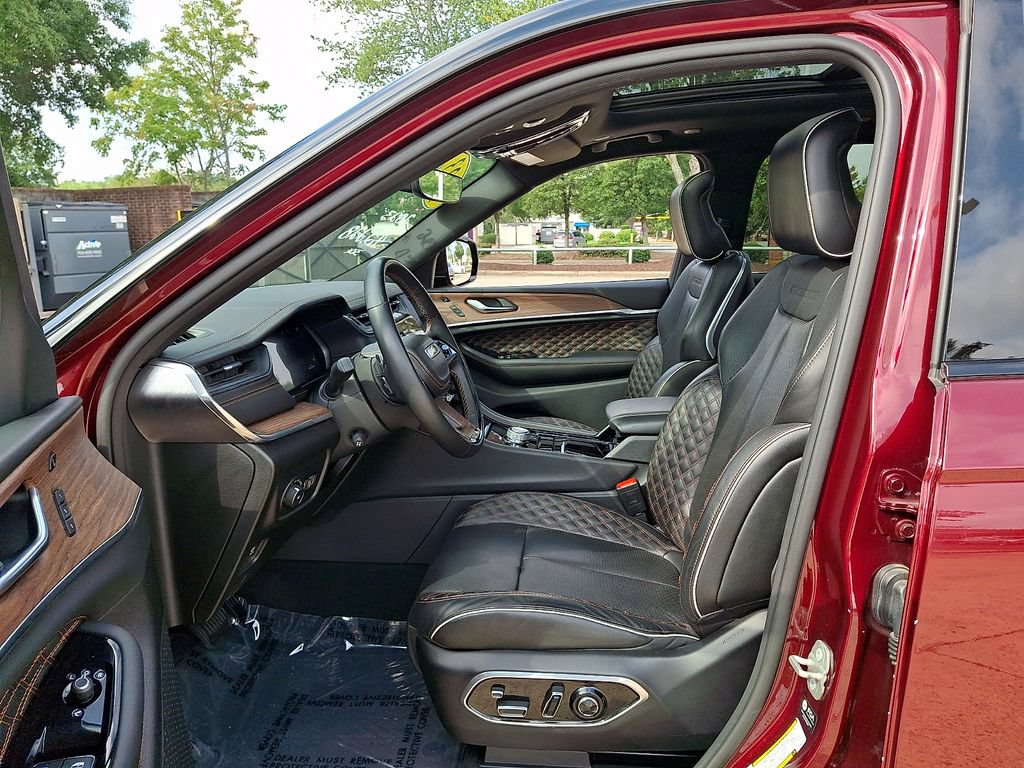 Used 2023 Jeep Grand Cherokee L Summit w/ High Altitude Package AWD/4WD image 13