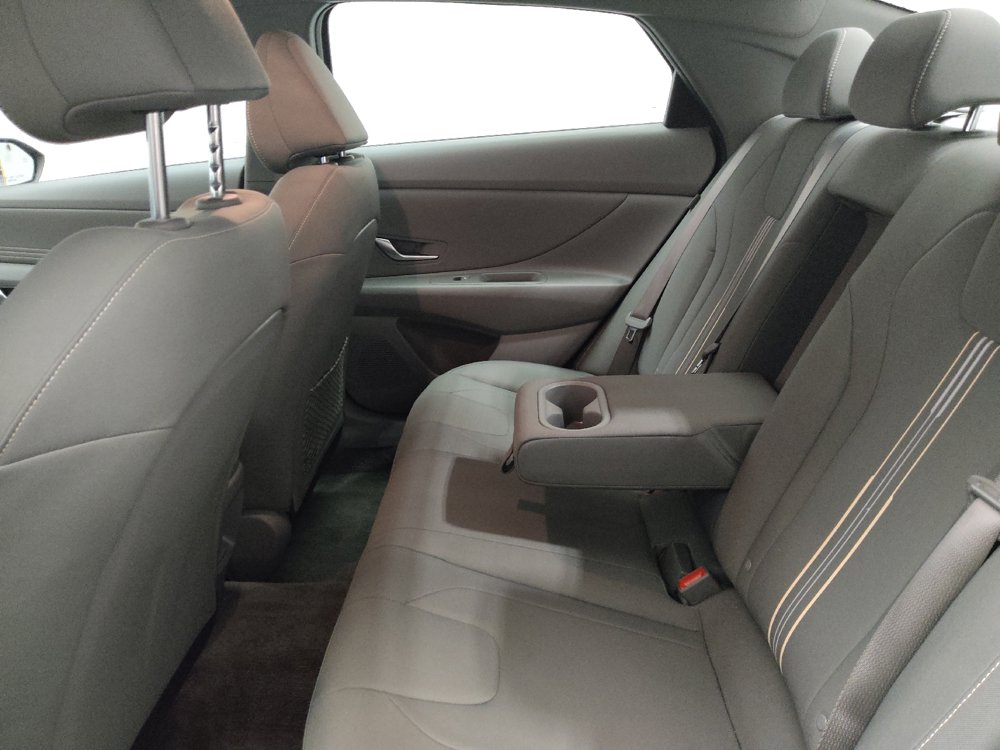 Used 2025 Hyundai Elantra SEL FWD image 18