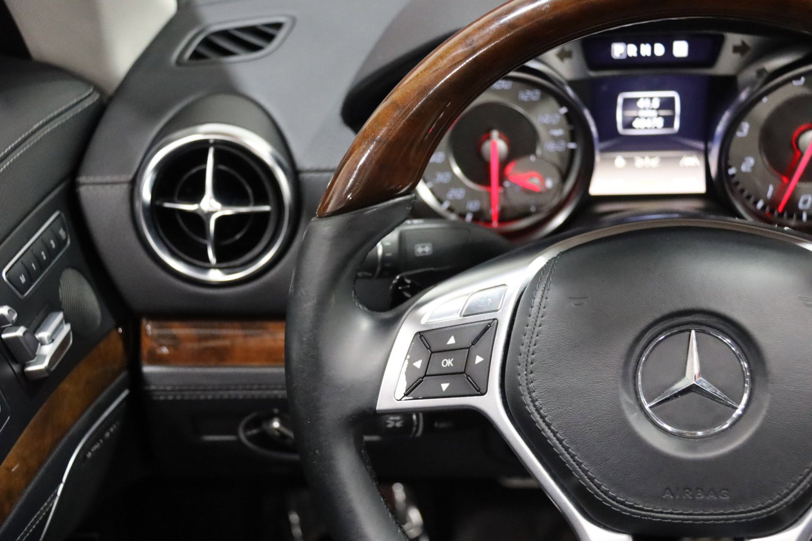 Used 2013 Mercedes-Benz SL 550 image 52