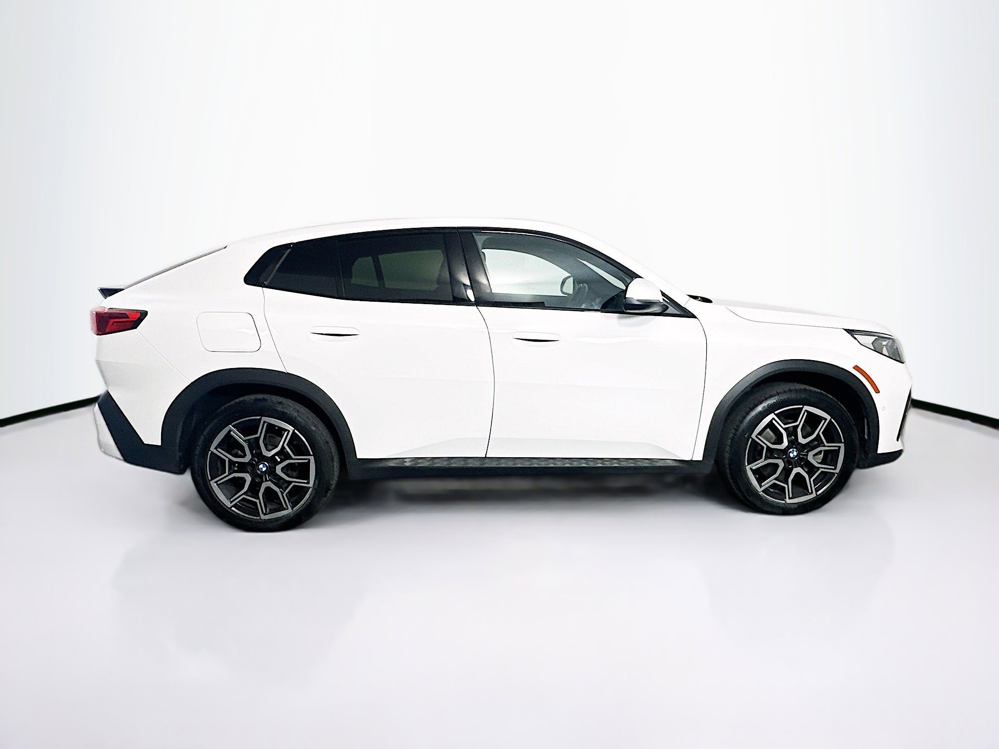 Used 2025 BMW X2 xDrive28i image 10