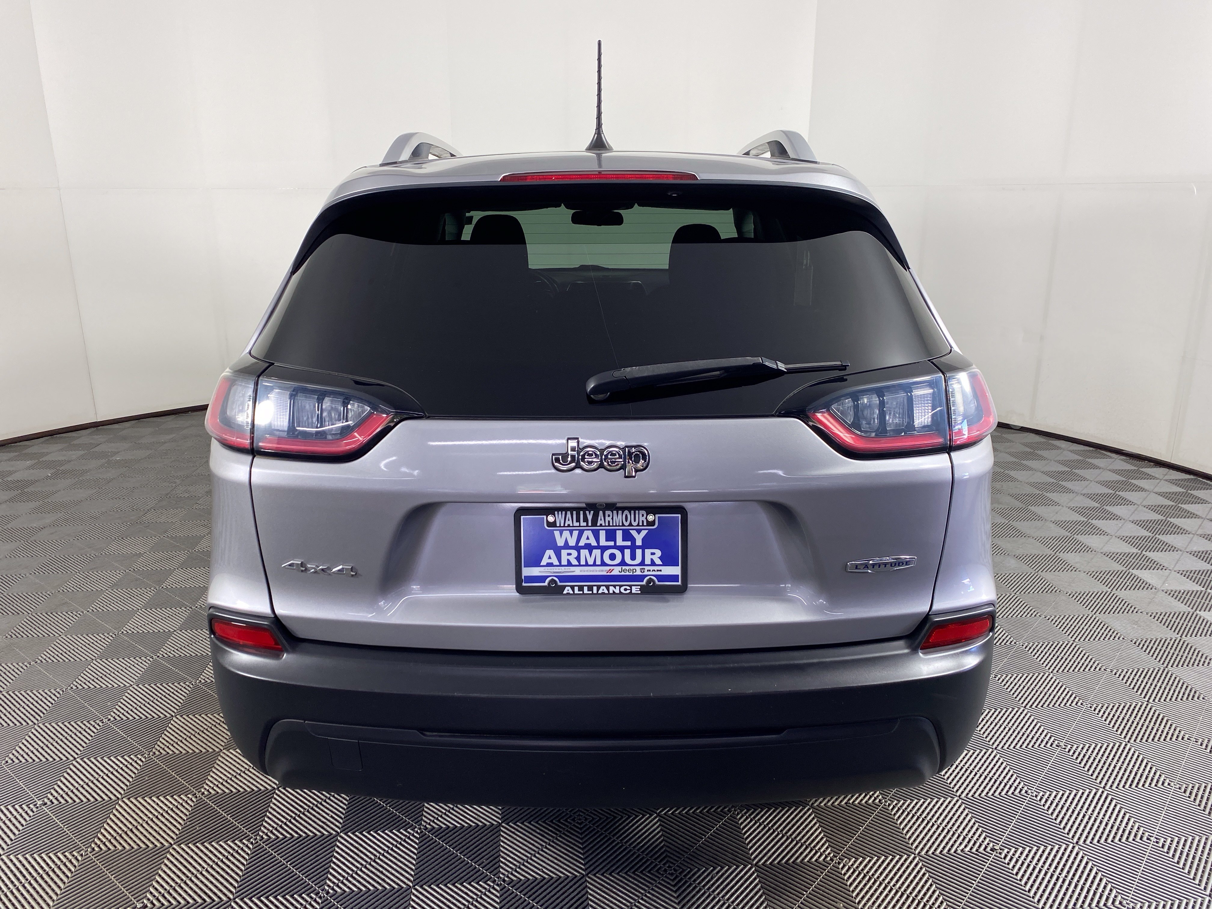 Used 2019 Jeep Cherokee Latitude w/ Popular Appearance Group AWD/4WD image 7