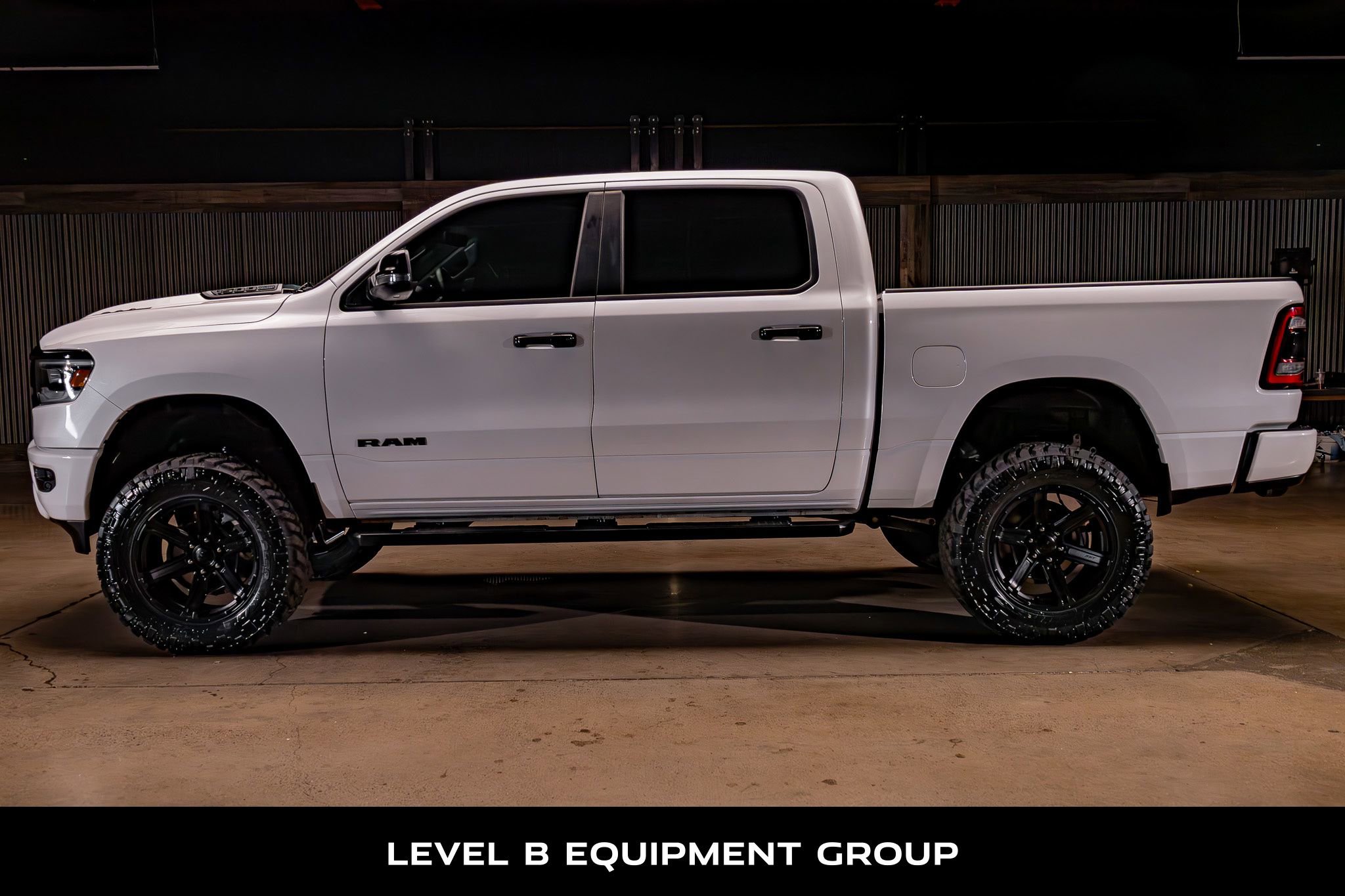 Used 2024 RAM 1500 Laramie AWD/4WD image 6
