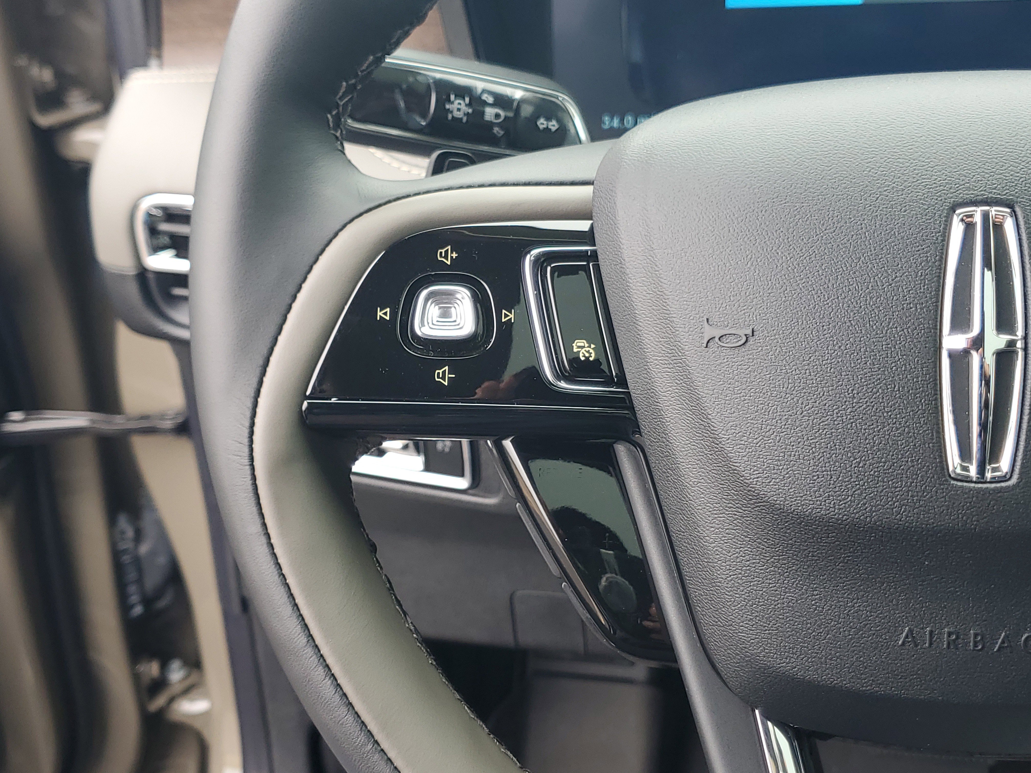 New 2025 Lincoln Corsair Grand Touring w/ Towing Package image 17