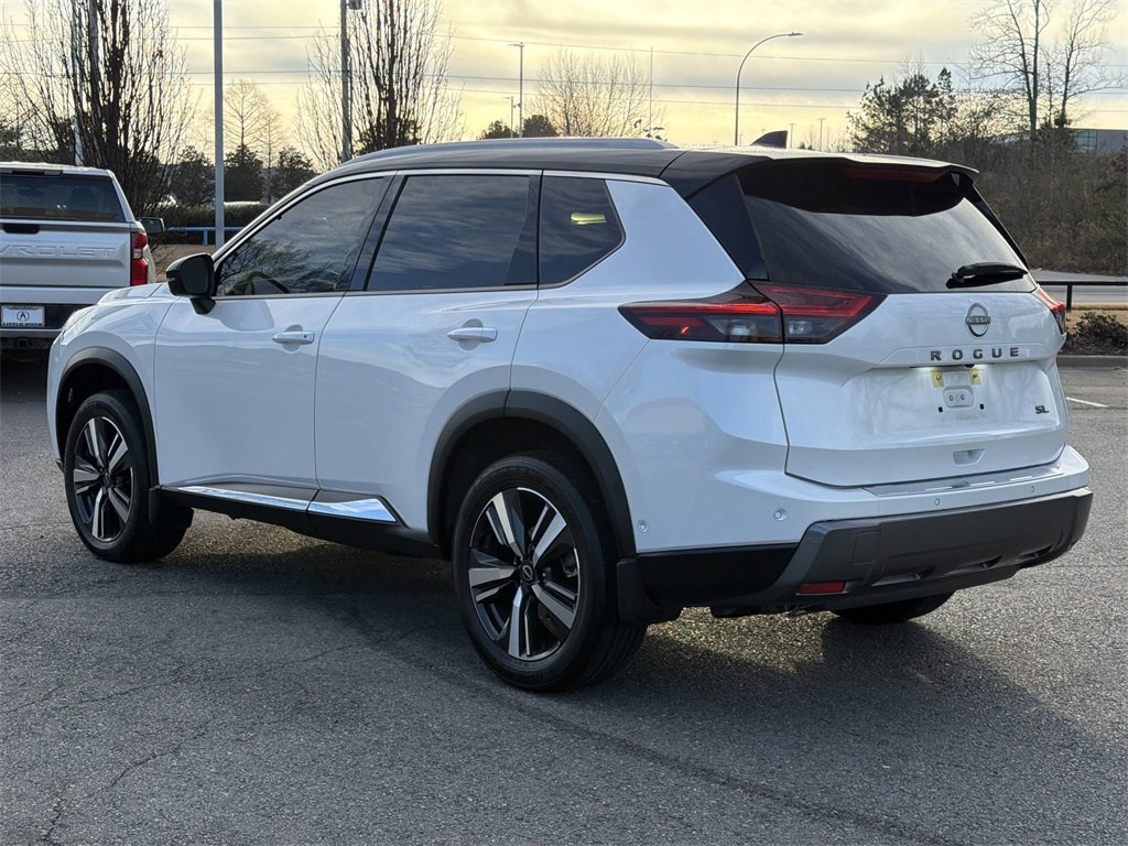 Used 2024 Nissan Rogue SL w/ SL Premium Package image 9
