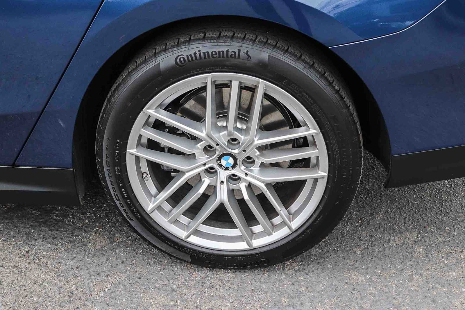 Used 2024 BMW 540i xDrive w/ Premium Package image 11