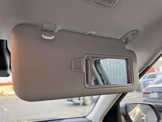 Used 2024 Hyundai Venue Limited FWD image 39