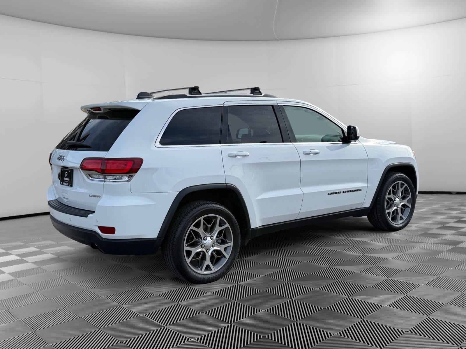 Used 2021 Jeep Grand Cherokee Laredo image 5