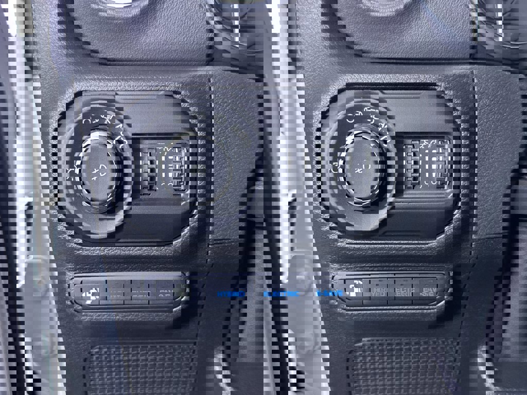 Used 2021 Jeep Wrangler Unlimited Sahara w/ Cold Weather Group image 32