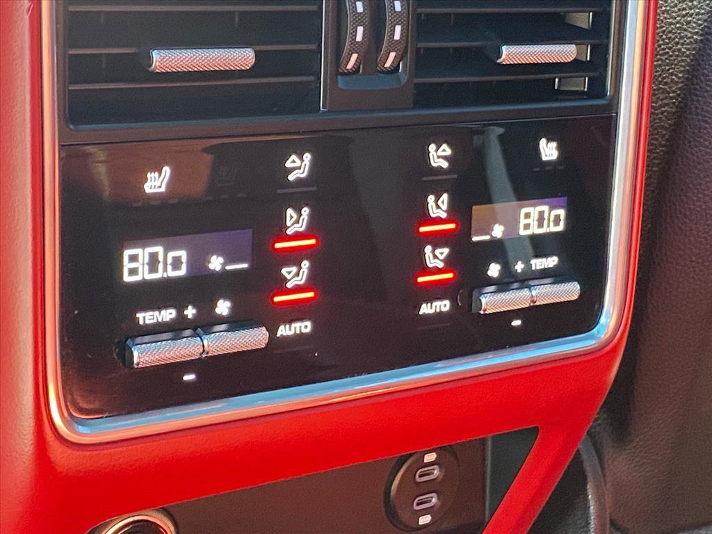 Used 2023 Porsche Cayenne Platinum Edition image 20