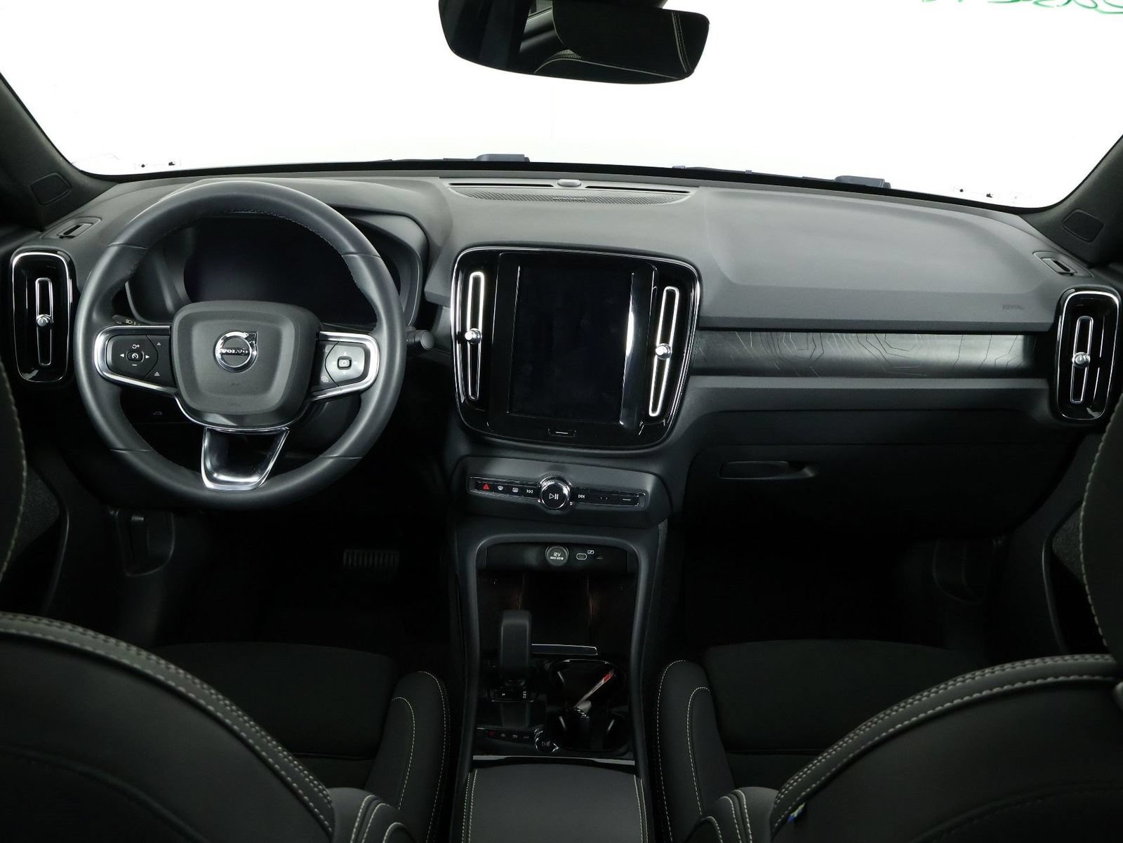 Used 2023 Volvo C40 P8 Recharge Ultimate w/ Protection Package Premier AWD/4WD image 7