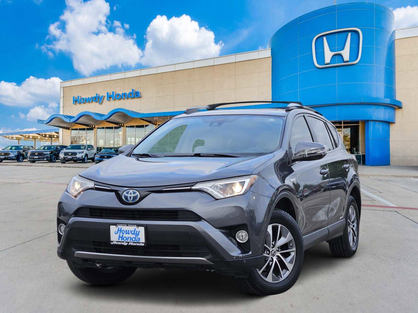 Used 2017 Toyota RAV4 XLE image 1