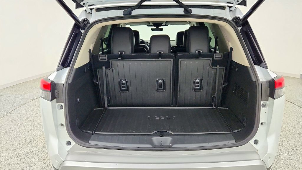 Used 2025 Nissan Pathfinder Platinum AWD/4WD image 23