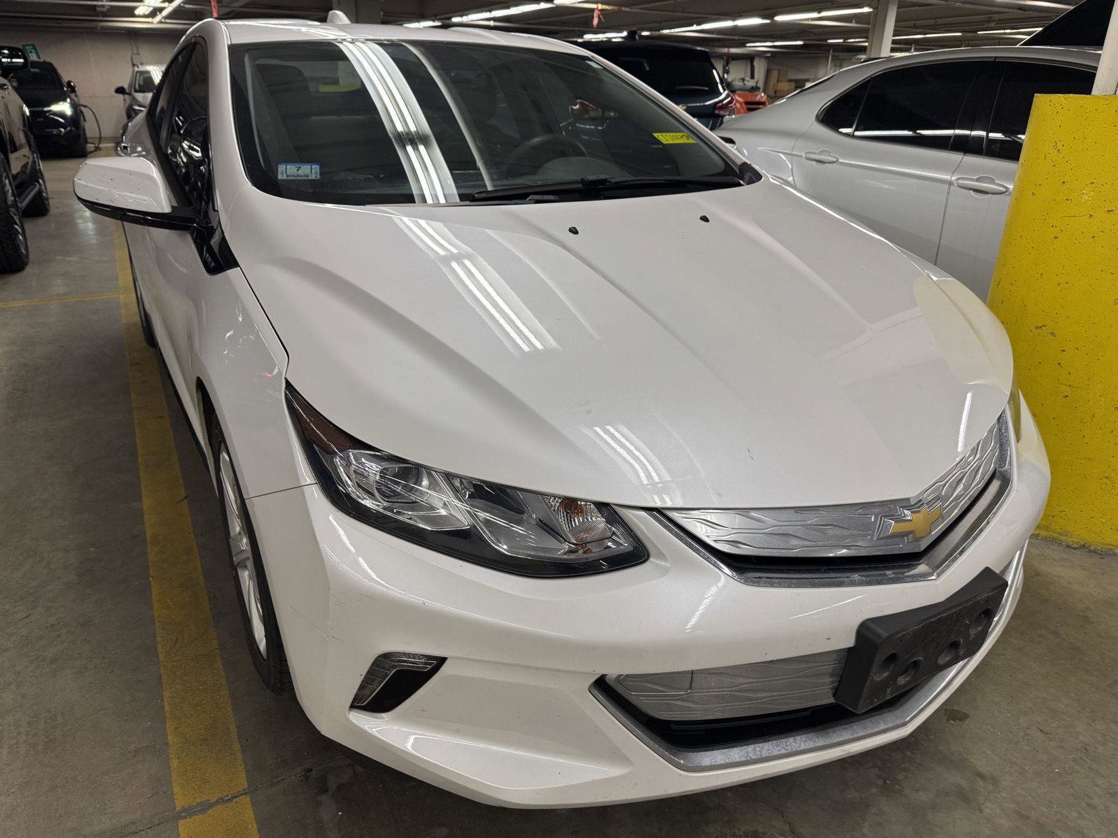 Used 2018 Chevrolet Volt LT FWD image 1