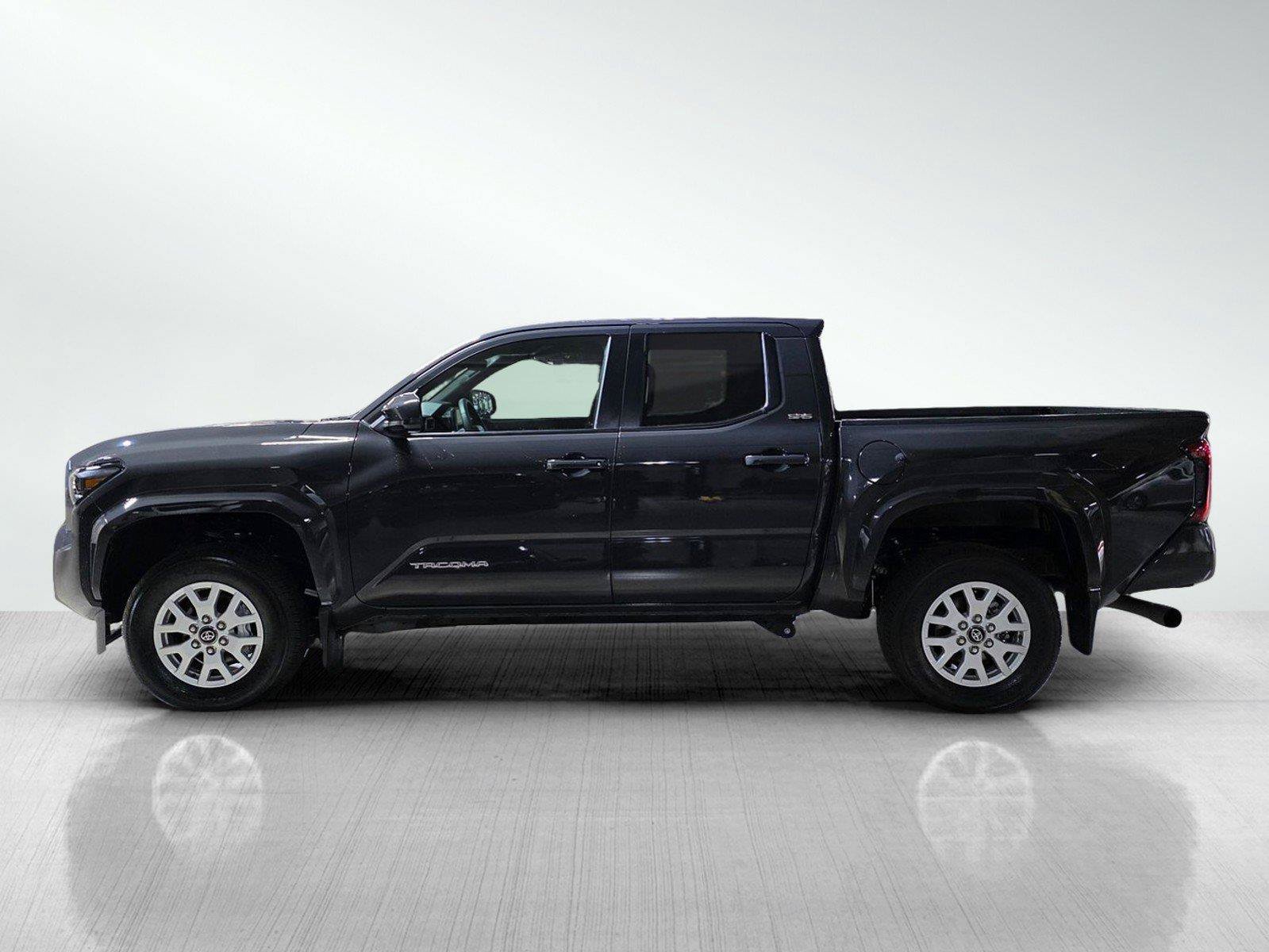 Used 2025 Toyota Tacoma SR5 AWD/4WD image 4
