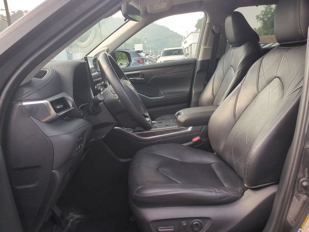 Used 2020 Toyota Highlander Platinum AWD/4WD image 23