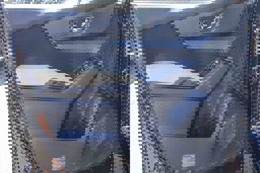 Used 2023 Subaru Ascent Premium w/ Convenience Package image 18