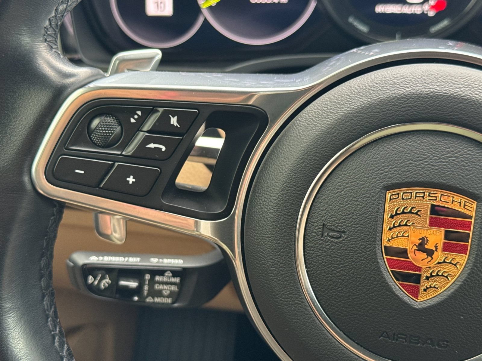 Certified 2022 Porsche Cayenne E-Hybrid AWD/4WD image 28