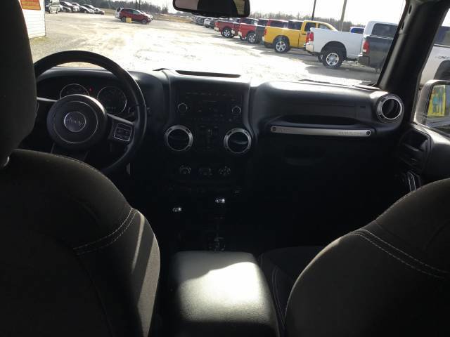 Used 2015 Jeep Wrangler Unlimited Sahara image 13