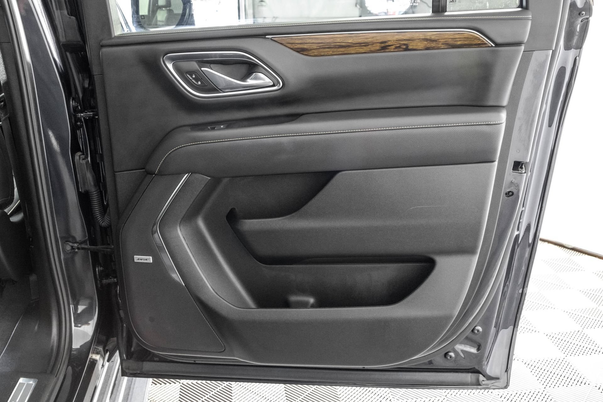 Used 2024 Chevrolet Suburban Premier w/ Premium Package AWD/4WD image 44