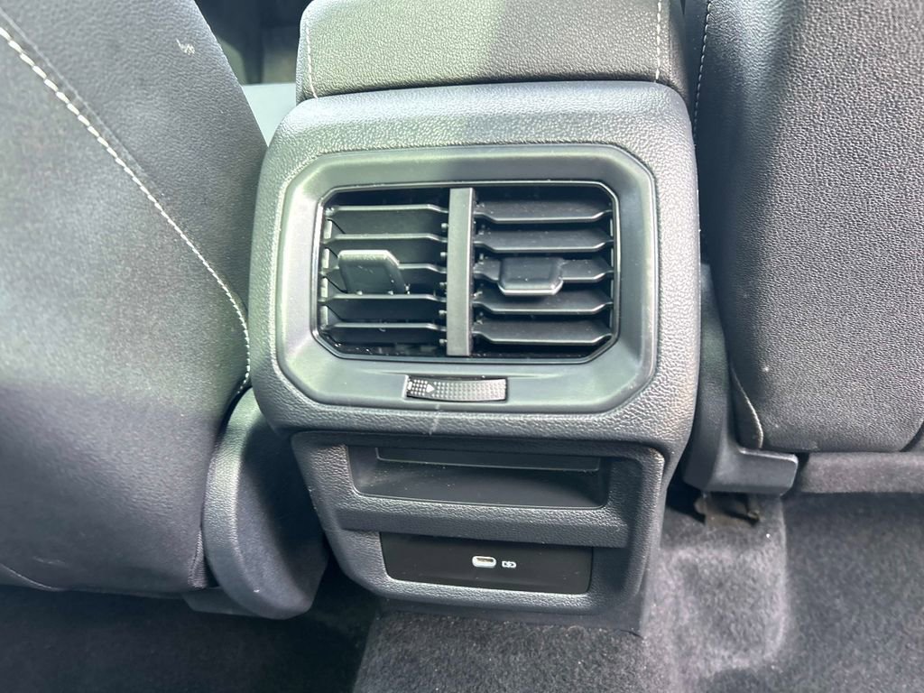 Used 2024 Volkswagen Taos SE image 15