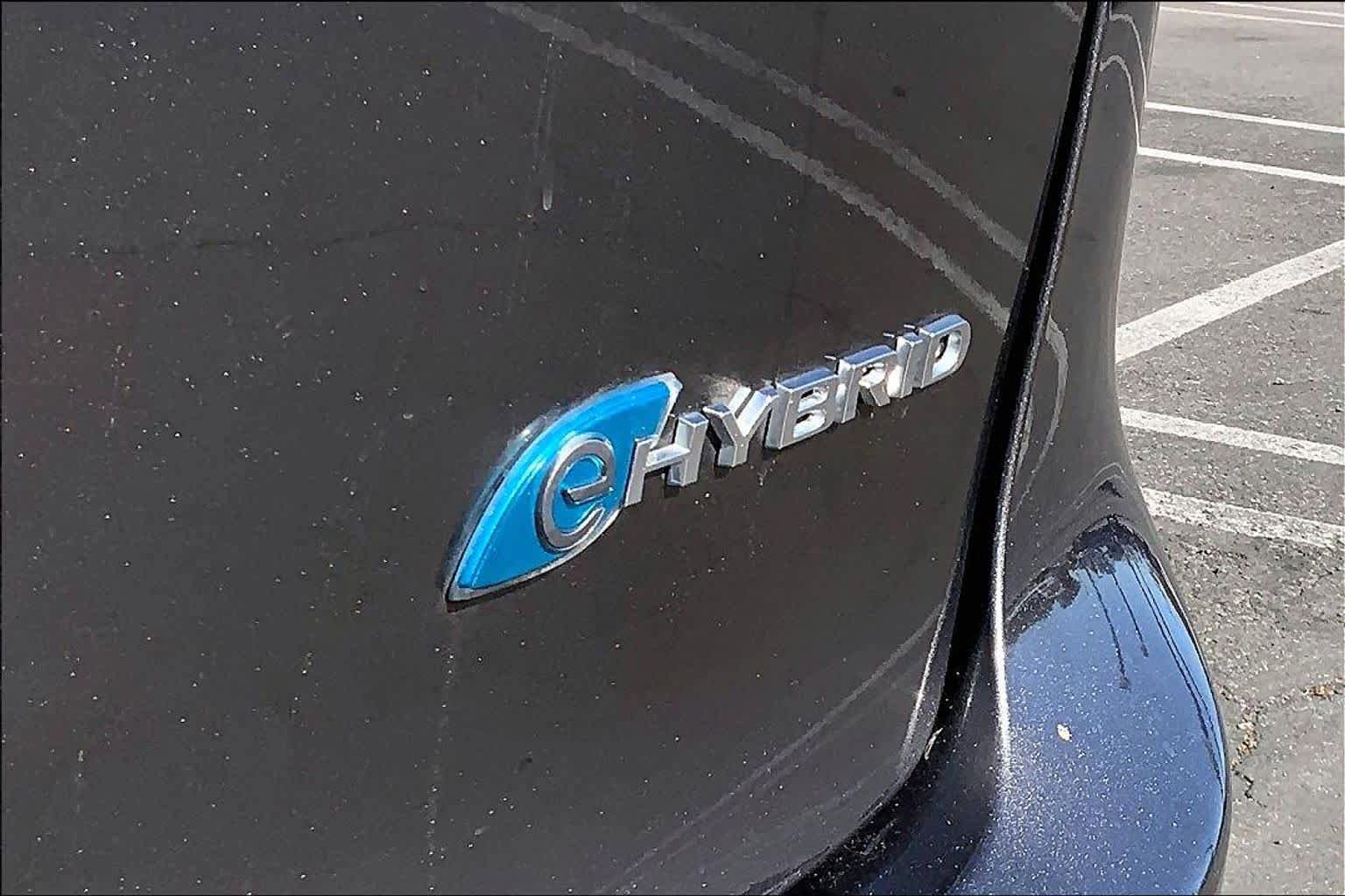 Used 2019 Chrysler Pacifica Limited w/ Advanced Safetytec Group FWD image 9