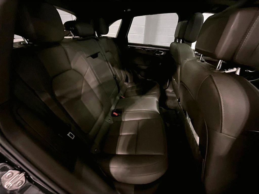 Certified 2024 Porsche Macan image 21