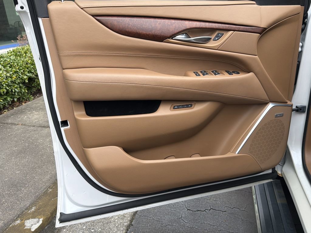 Used 2016 Cadillac Escalade Platinum image 10