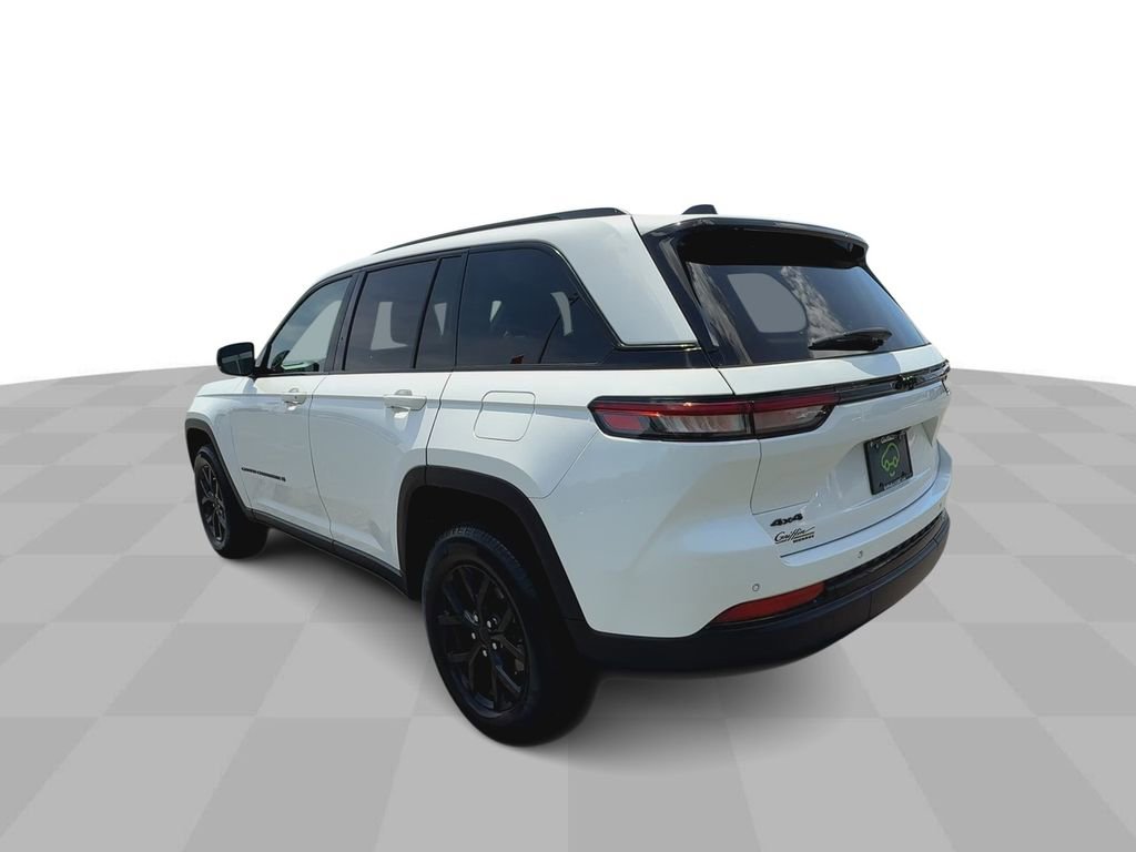 Used 2024 Jeep Grand Cherokee Altitude image 7