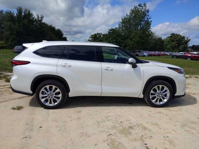 Used 2020 Toyota Highlander Limited FWD image 3