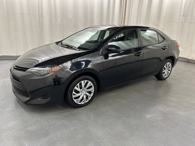 Used 2018 Toyota Corolla LE image 2