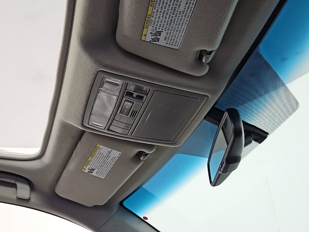 Used 2011 Toyota Camry SE w/ SE/XLE Extra-Value Pkg image 17