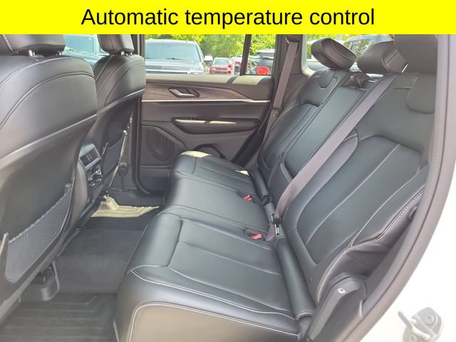 Certified 2024 Jeep Grand Cherokee Limited w/ Black Appearance Package AWD/4WD image 15