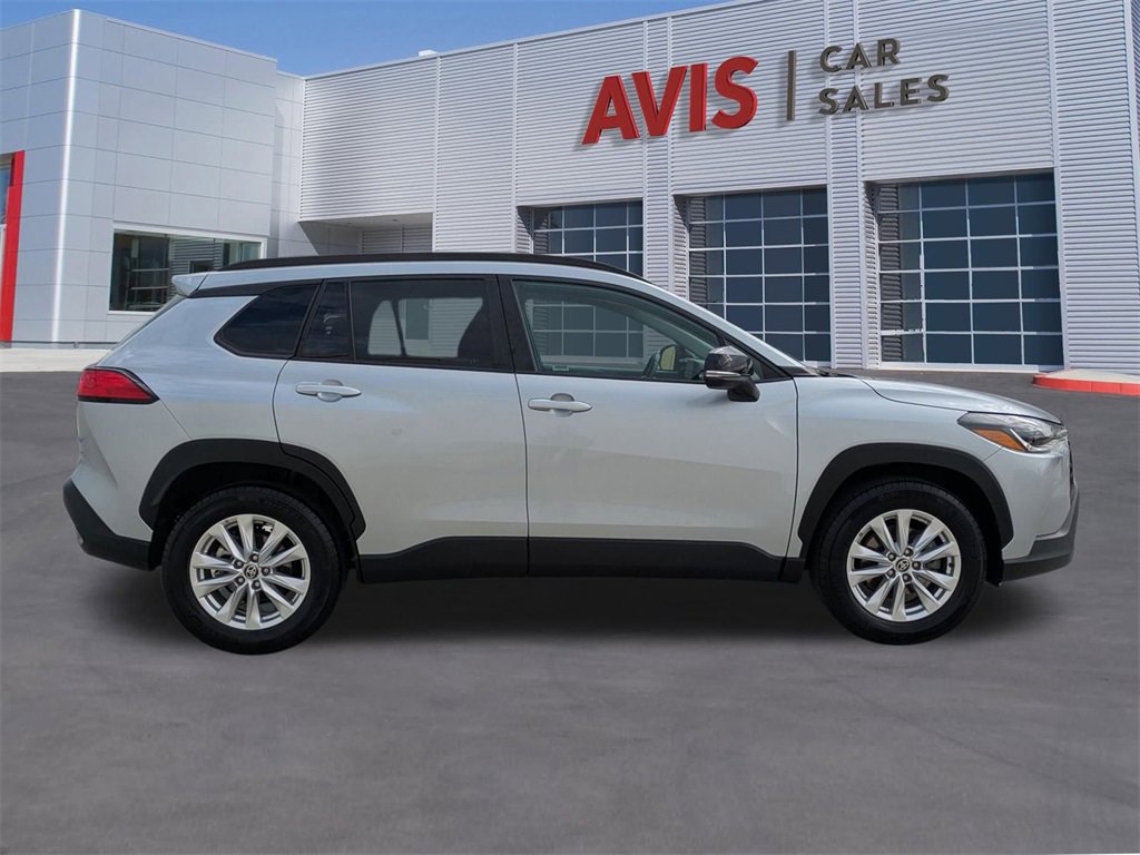 Used 2025 Toyota Corolla Cross LE image 5