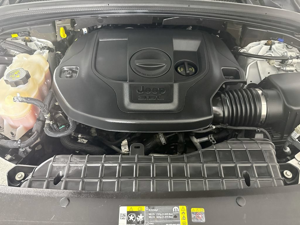 Used 2023 Jeep Grand Cherokee Overland AWD/4WD image 38