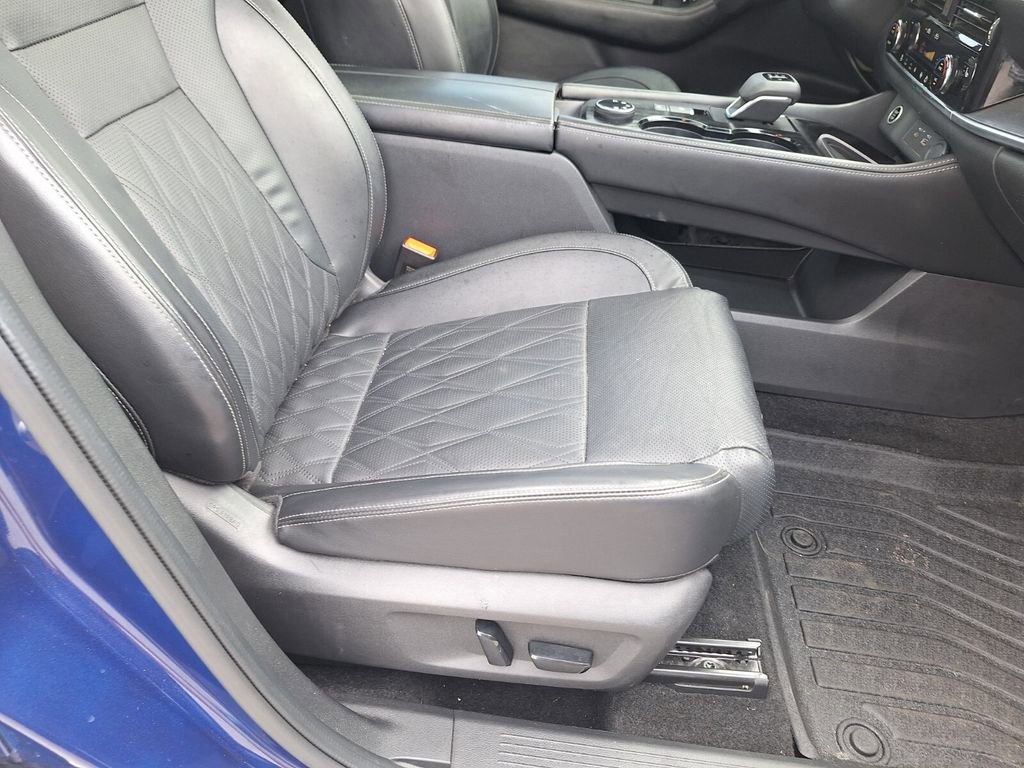 Used 2023 Nissan Rogue Platinum w/ Platinum Premium Package image 28