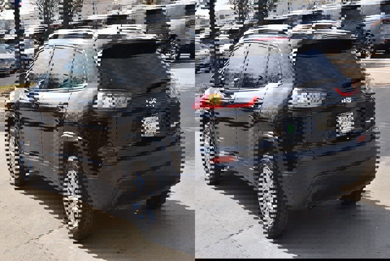 Used 2021 Jeep Cherokee Latitude image 10