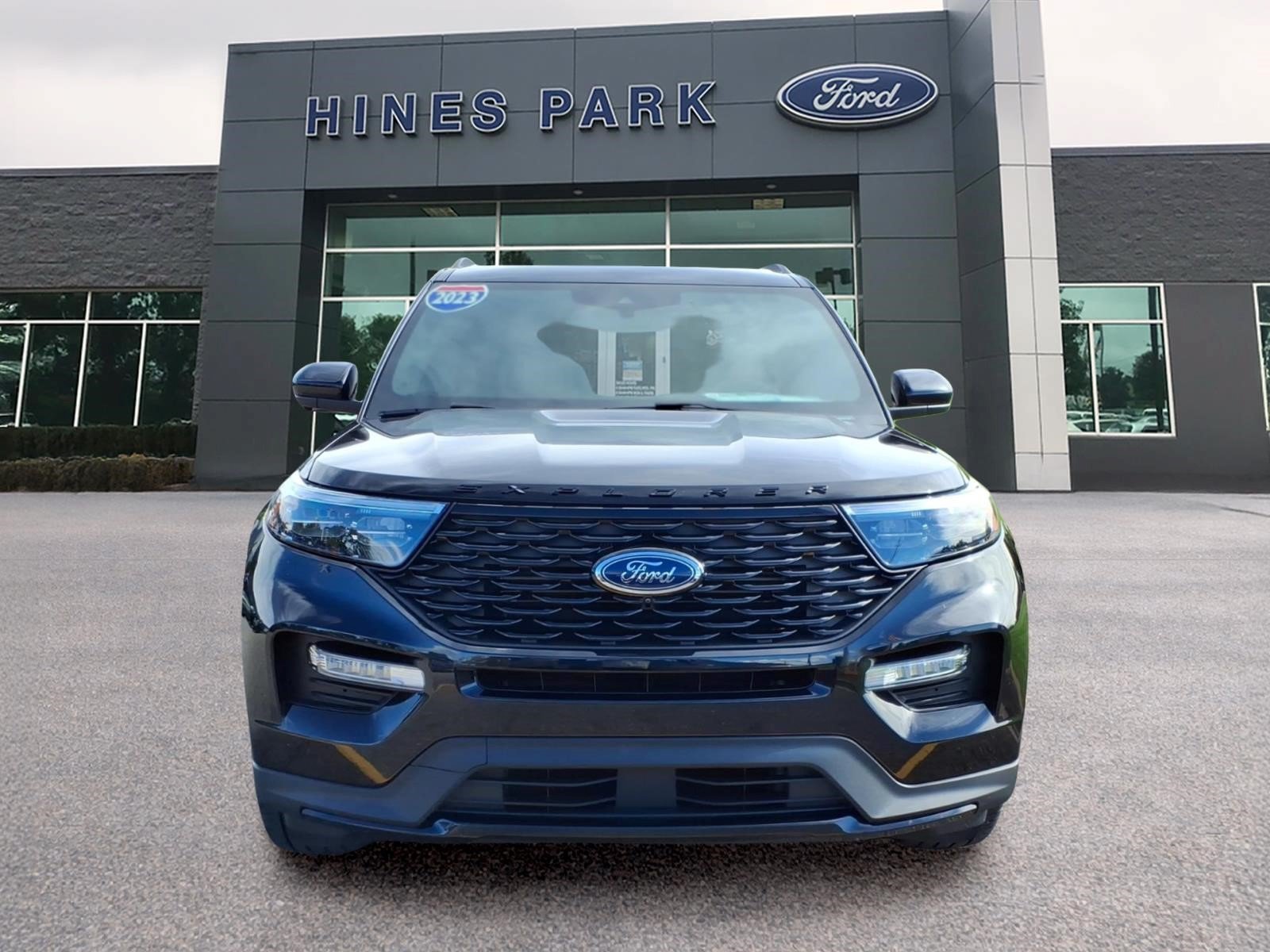 Used 2023 Ford Explorer ST-Line w/ Class IV Trailer Tow Package AWD/4WD image 2