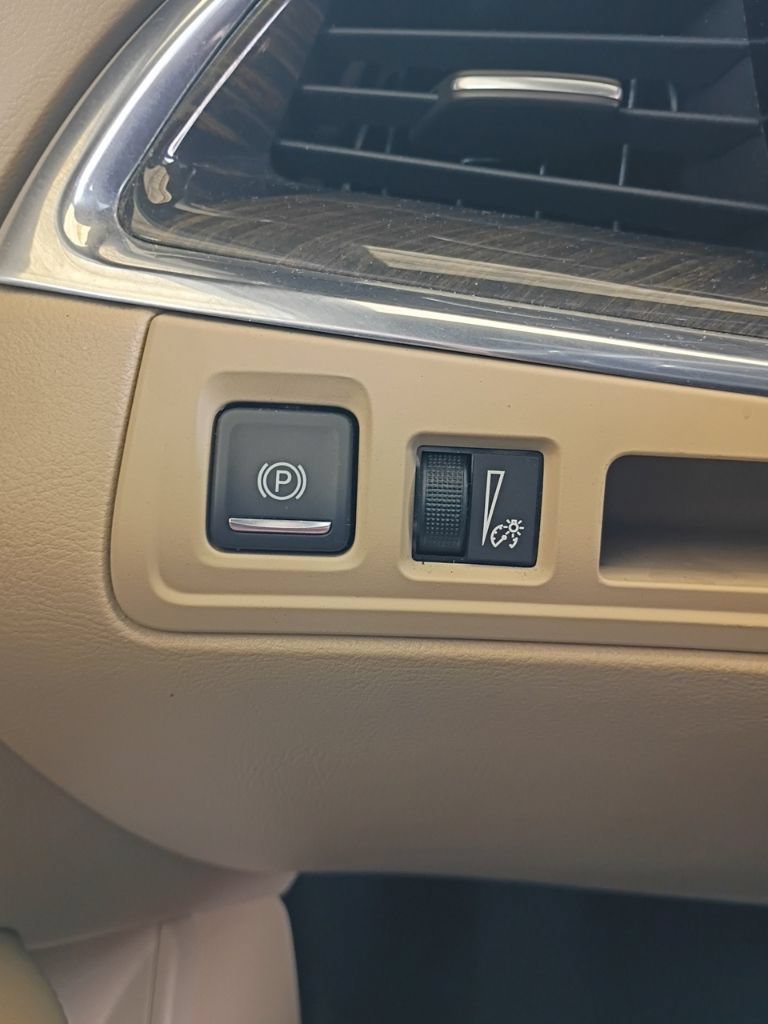 Used 2019 Cadillac XT5 FWD image 16