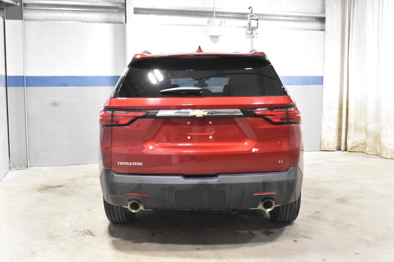 Used 2023 Chevrolet Traverse LT image 29