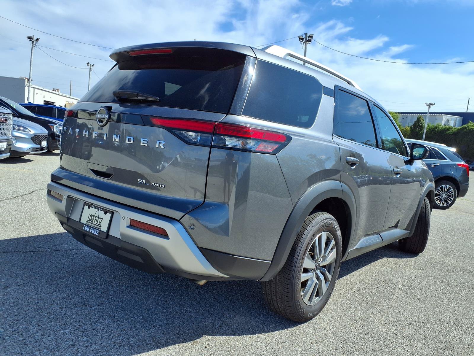 Used 2025 Nissan Pathfinder SL AWD/4WD image 34