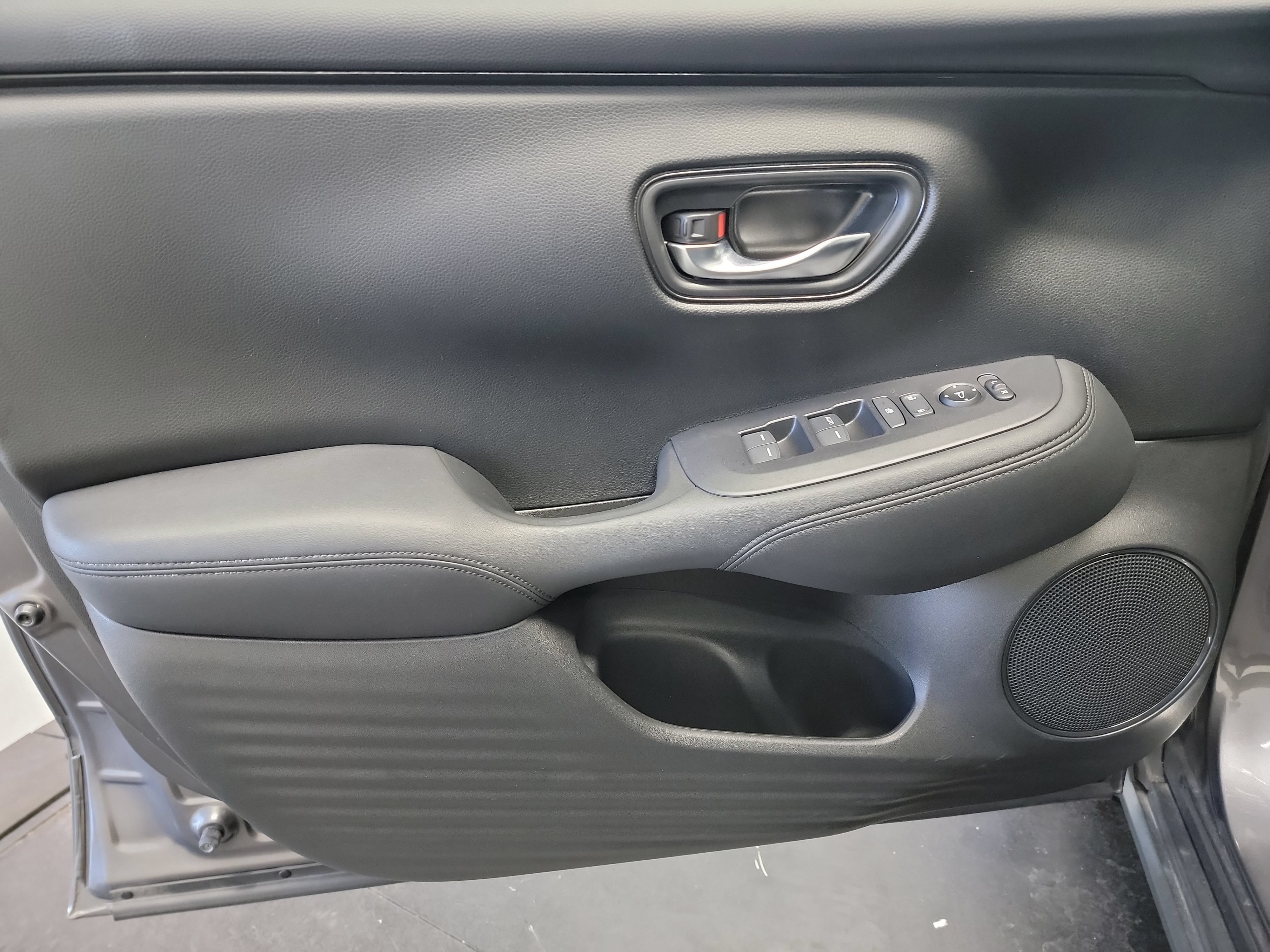 Used 2023 Honda HR-V LX image 13
