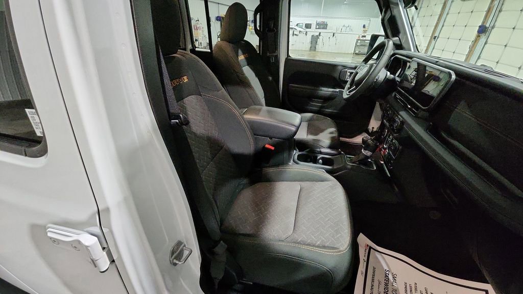 Used 2025 Jeep Gladiator Mojave image 28