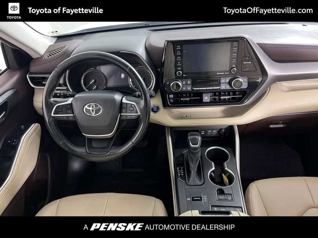 Used 2022 Toyota Highlander XLE FWD image 15