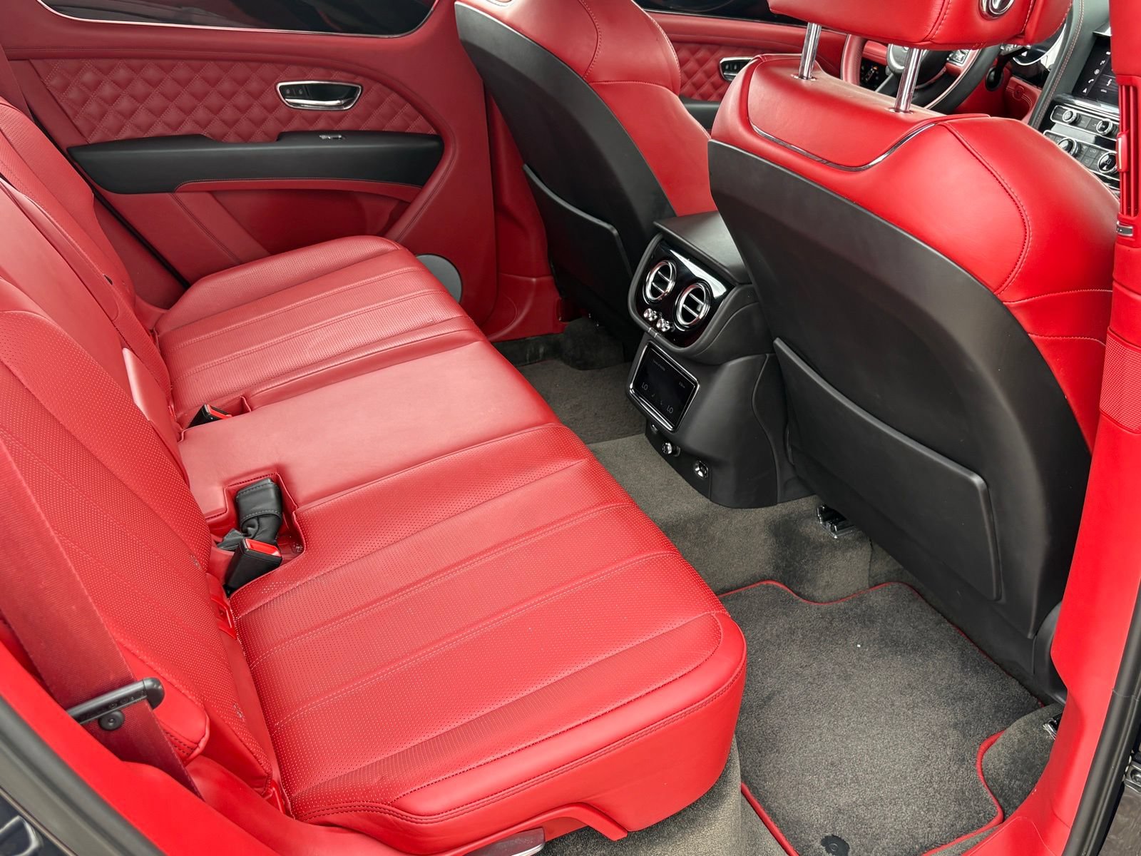 Used 2021 Bentley Bentayga AWD/4WD image 46