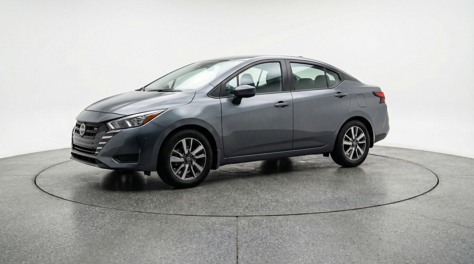 Used 2025 Nissan Versa SV image 3