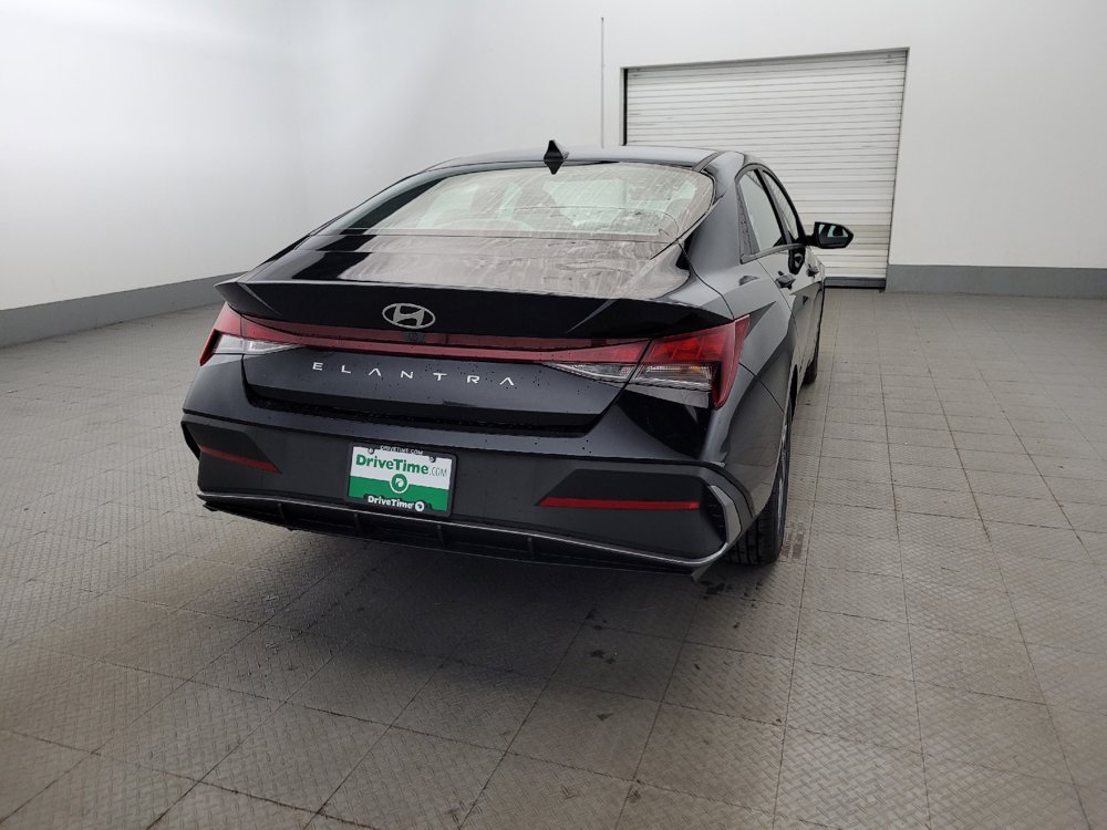 Used 2024 Hyundai Elantra SEL FWD image 7