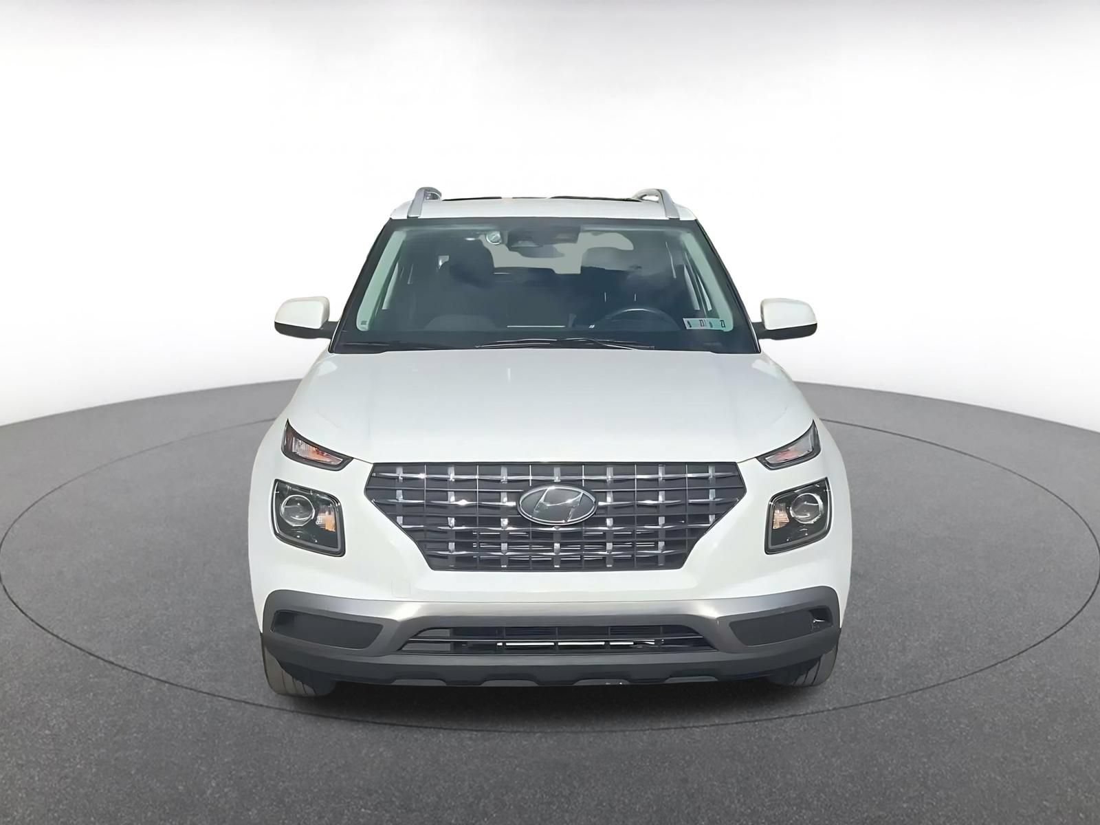 Used 2026 Hyundai Venue SEL FWD image 4