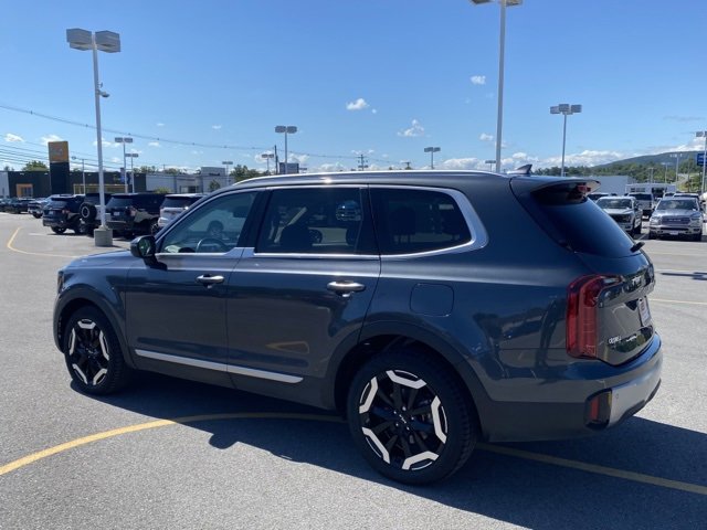 Used 2023 Kia Telluride S image 3