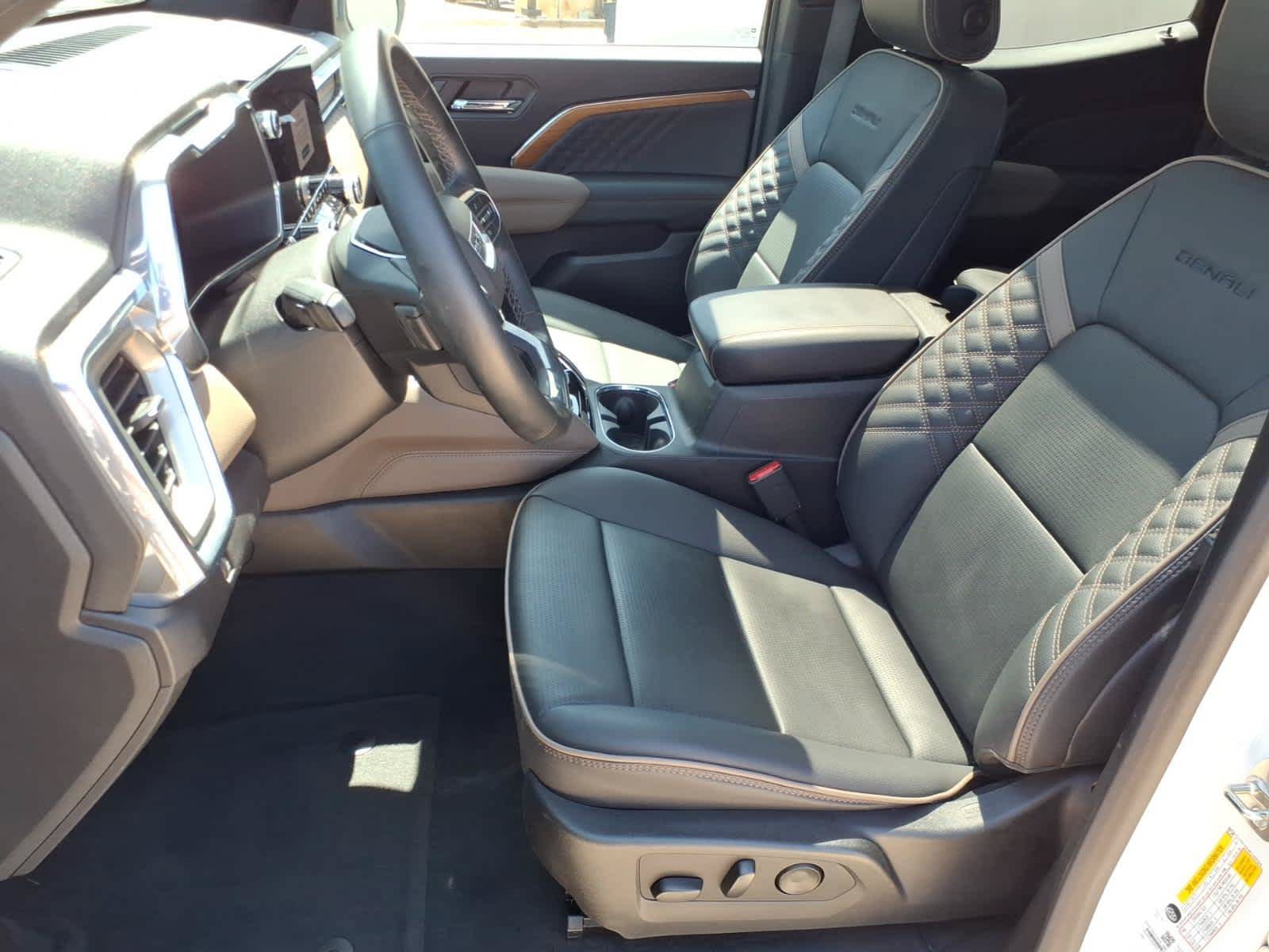 Certified 2024 GMC Canyon Denali AWD/4WD image 2