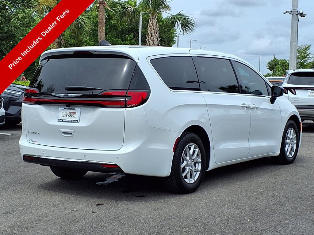 Used 2026 Chrysler Pacifica Select FWD image 8